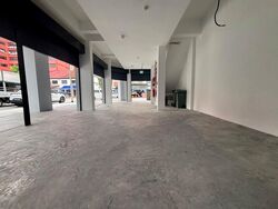 Sims Avenue (D14), Retail #518744081